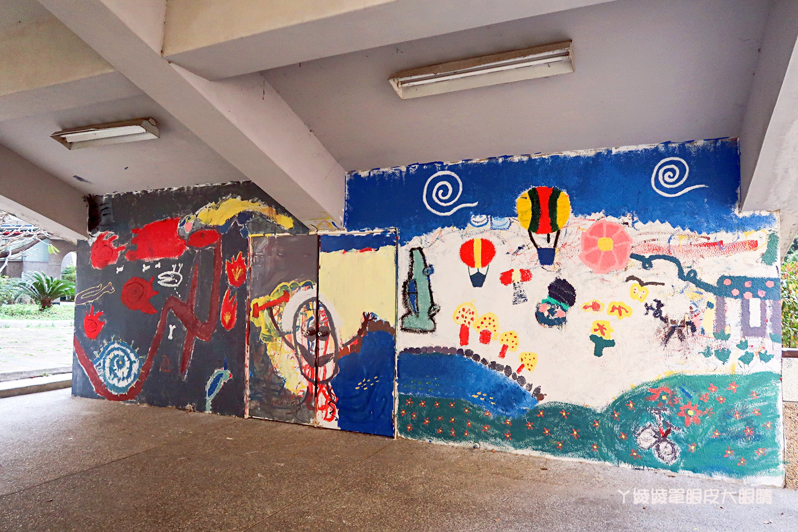 新竹免費旅遊景點推薦！陽光國小紫藤花開了！兩層樓高的彩虹溜滑梯