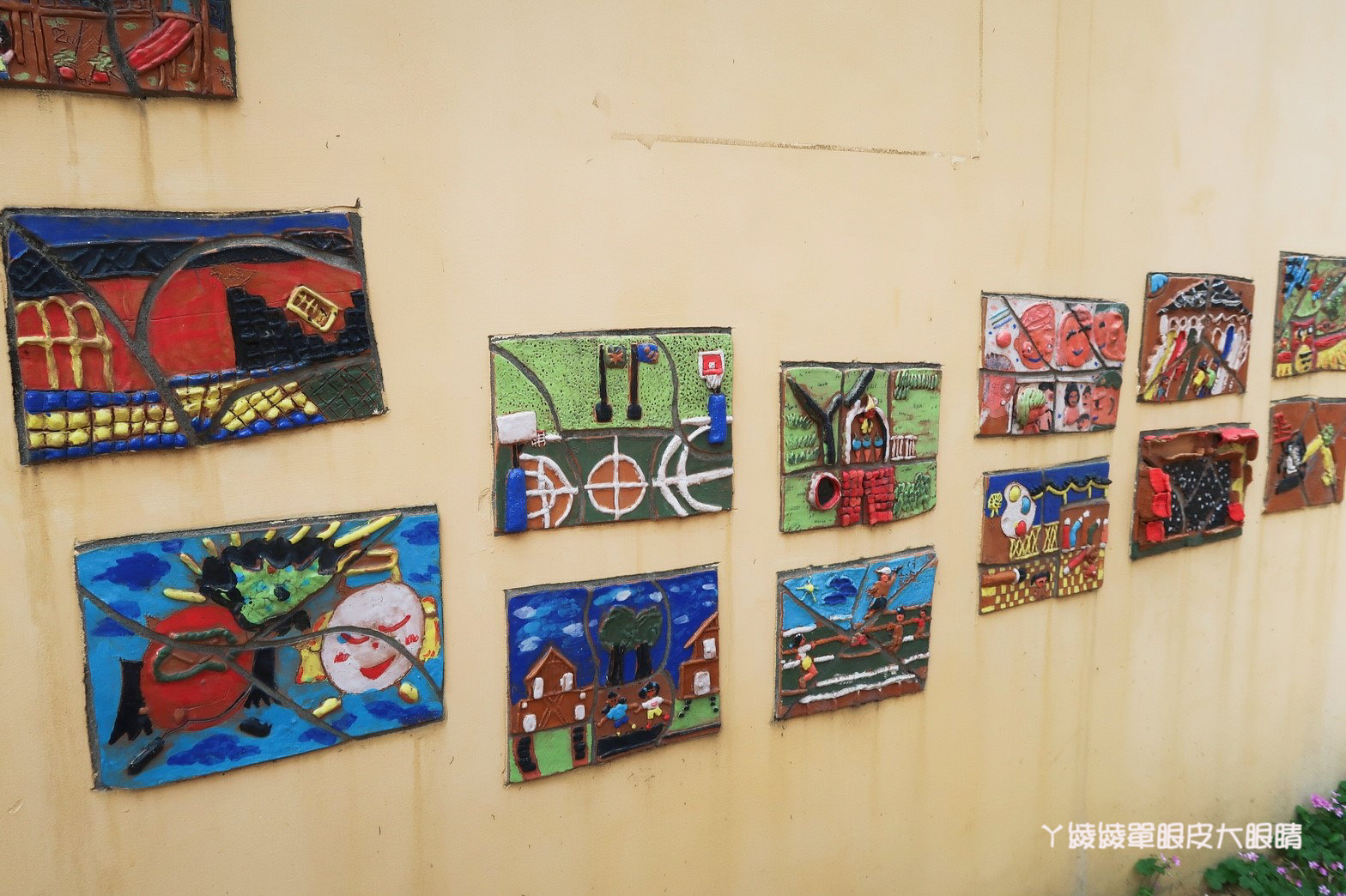 新竹免費旅遊景點推薦！陽光國小紫藤花開了！兩層樓高的彩虹溜滑梯