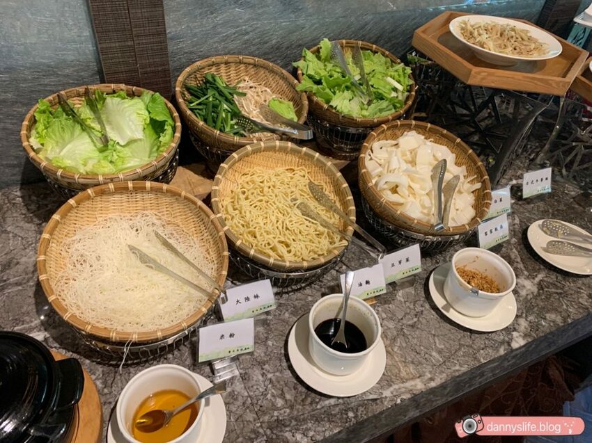 落羽松、櫻花、螢火蟲、繡球花到楓葉,一年四季都有不同自然風景的溫泉度假村。苗栗南庄住宿推薦。丹尼的吃喝玩樂~