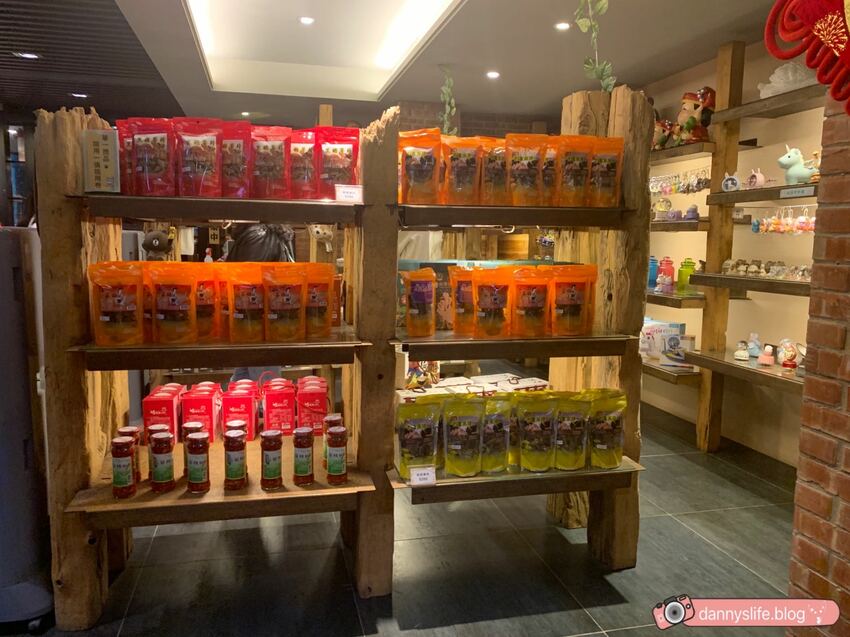 落羽松、櫻花、螢火蟲、繡球花到楓葉,一年四季都有不同自然風景的溫泉度假村。苗栗南庄住宿推薦。丹尼的吃喝玩樂~