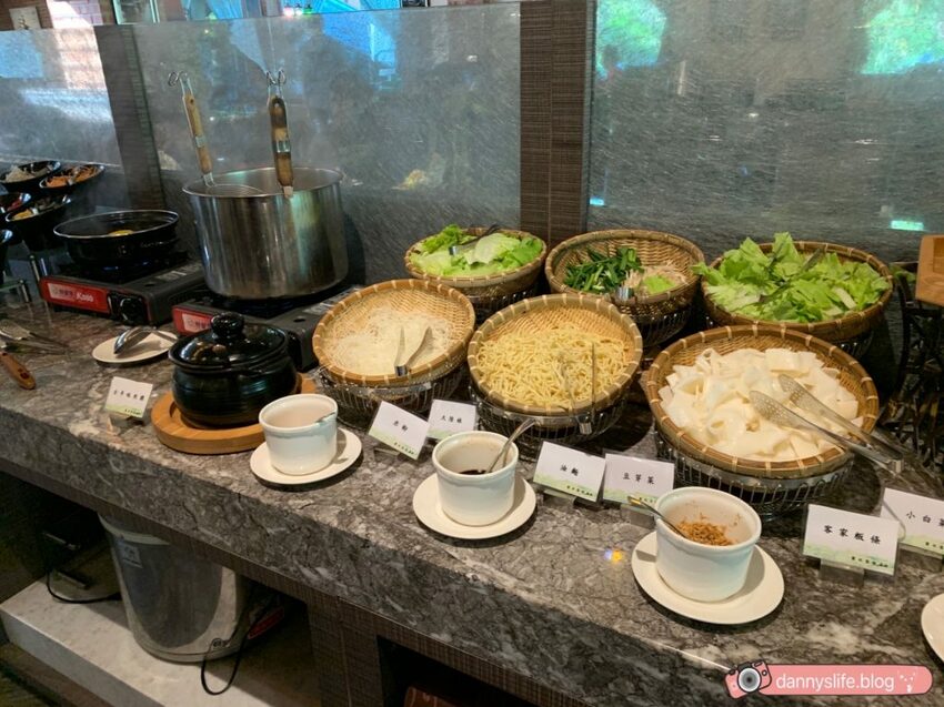 落羽松、櫻花、螢火蟲、繡球花到楓葉,一年四季都有不同自然風景的溫泉度假村。苗栗南庄住宿推薦。丹尼的吃喝玩樂~