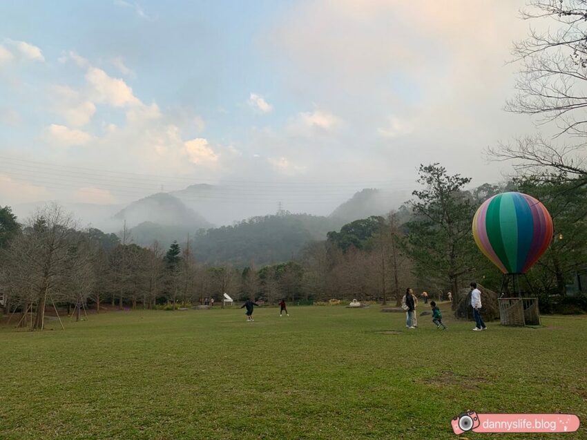 落羽松、櫻花、螢火蟲、繡球花到楓葉,一年四季都有不同自然風景的溫泉度假村。苗栗南庄住宿推薦。丹尼的吃喝玩樂~