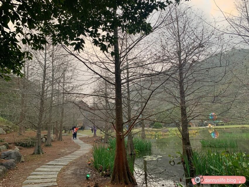 落羽松、櫻花、螢火蟲、繡球花到楓葉,一年四季都有不同自然風景的溫泉度假村。苗栗南庄住宿推薦。丹尼的吃喝玩樂~