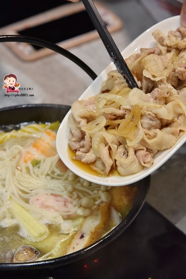 桃園區美食-原創屋石頭火鍋-無油煙的石頭火鍋，湯頭好喝又健康 (邀約) @民宿女王芽月-美食.旅遊.全台趴趴走