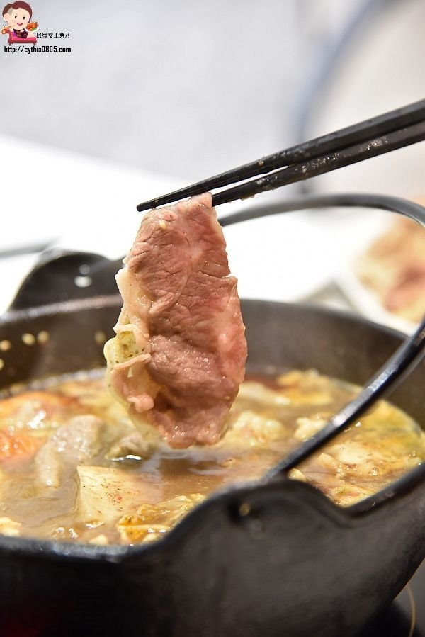 桃園區美食-原創屋石頭火鍋-無油煙的石頭火鍋，湯頭好喝又健康 (邀約) @民宿女王芽月-美食.旅遊.全台趴趴走