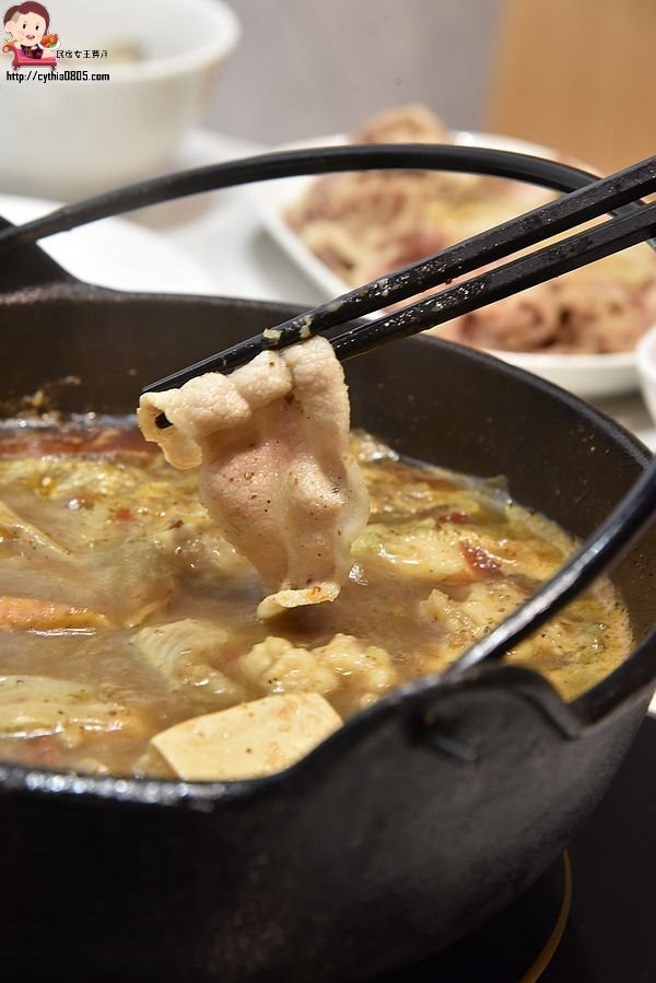 桃園區美食-原創屋石頭火鍋-無油煙的石頭火鍋，湯頭好喝又健康 (邀約) @民宿女王芽月-美食.旅遊.全台趴趴走