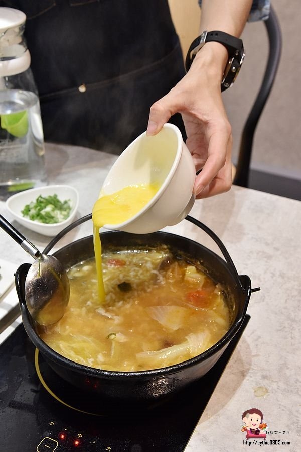 桃園區美食-原創屋石頭火鍋-無油煙的石頭火鍋，湯頭好喝又健康 (邀約) @民宿女王芽月-美食.旅遊.全台趴趴走