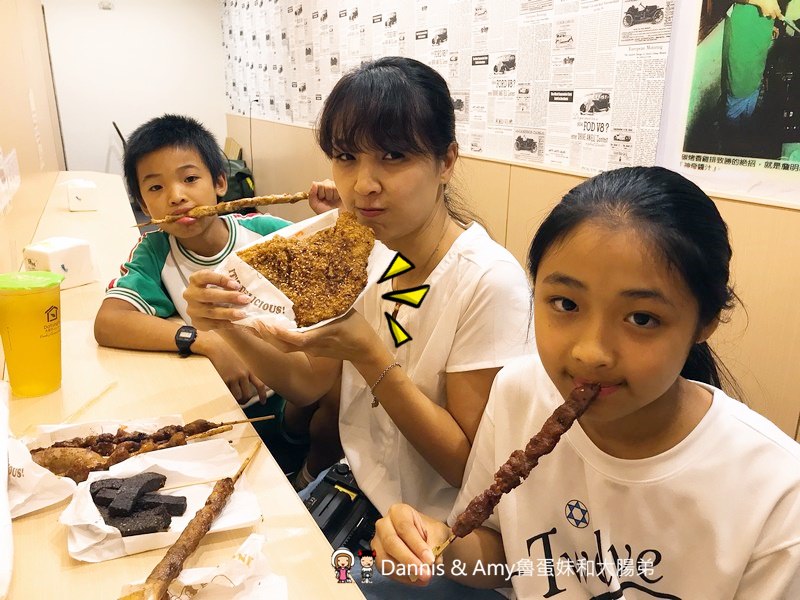 《新竹城隍廟小吃》新竹維縈家鄉碳烤雞排(原新竹清大創始店)。 先炸後烤一手無法掌握的大雞排︱阿忠冰店旁（影片）