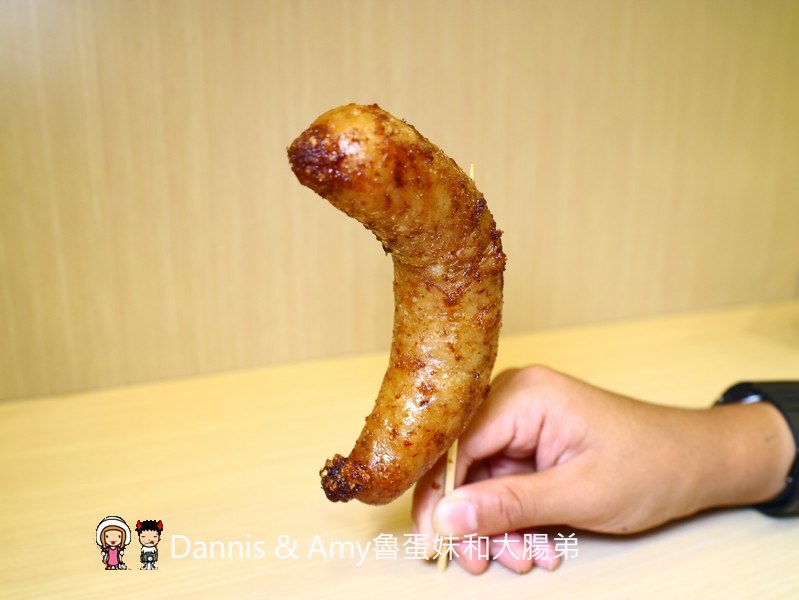 《新竹城隍廟小吃》新竹維縈家鄉碳烤雞排(原新竹清大創始店)。 先炸後烤一手無法掌握的大雞排︱阿忠冰店旁（影片）