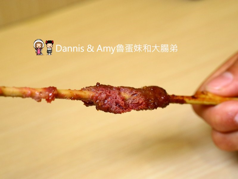 《新竹城隍廟小吃》新竹維縈家鄉碳烤雞排(原新竹清大創始店)。 先炸後烤一手無法掌握的大雞排︱阿忠冰店旁（影片）