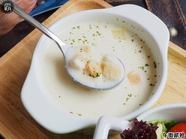 午街貳拾： 午街貳拾，澎湃早午餐，繽紛配色營養均衡，還有舒適慵懶的環境！