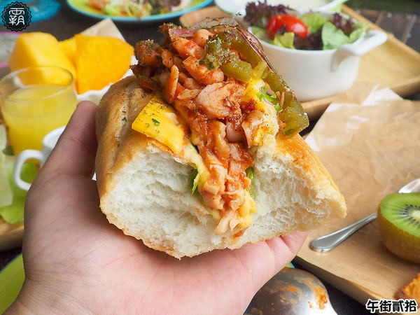 午街貳拾： 午街貳拾，澎湃早午餐，繽紛配色營養均衡，還有舒適慵懶的環境！