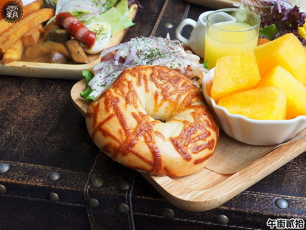 午街貳拾： 午街貳拾，澎湃早午餐，繽紛配色營養均衡，還有舒適慵懶的環境！