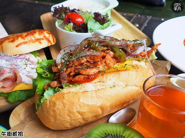 午街貳拾： 午街貳拾，澎湃早午餐，繽紛配色營養均衡，還有舒適慵懶的環境！