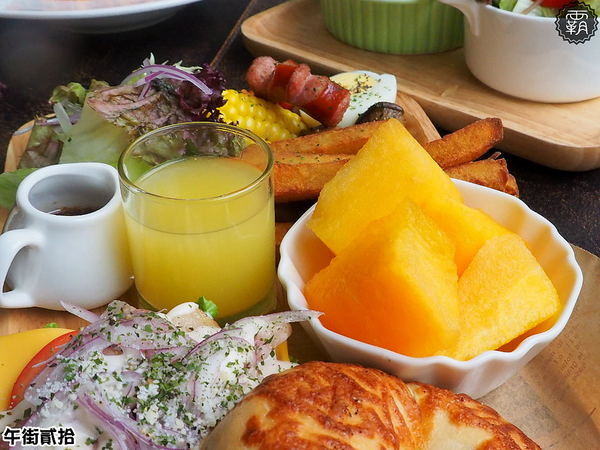 午街貳拾： 午街貳拾，澎湃早午餐，繽紛配色營養均衡，還有舒適慵懶的環境！