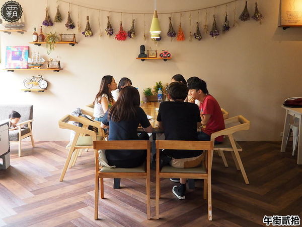 午街貳拾： 午街貳拾，澎湃早午餐，繽紛配色營養均衡，還有舒適慵懶的環境！