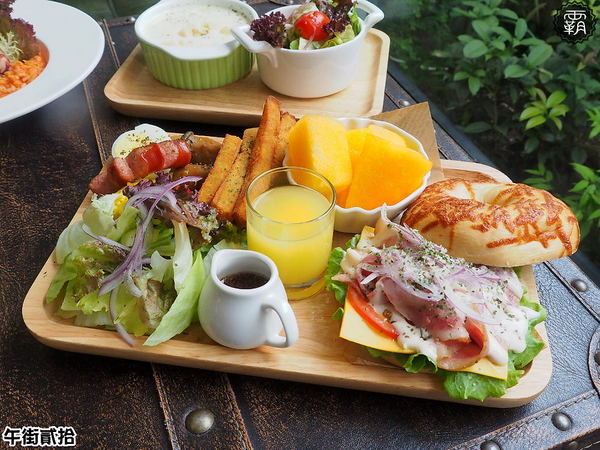 午街貳拾： 午街貳拾，澎湃早午餐，繽紛配色營養均衡，還有舒適慵懶的環境！