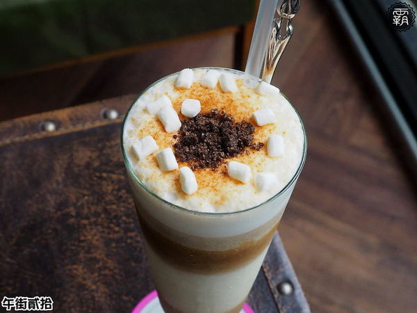 午街貳拾： 午街貳拾，澎湃早午餐，繽紛配色營養均衡，還有舒適慵懶的環境！