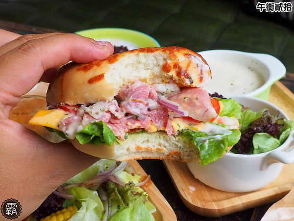 午街貳拾： 午街貳拾，澎湃早午餐，繽紛配色營養均衡，還有舒適慵懶的環境！