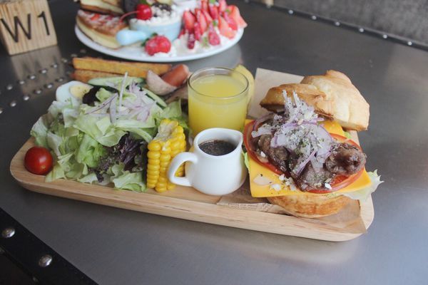 台中美食｜午街貳拾-台中高質感咖啡廳，從早到晚供應美味餐點