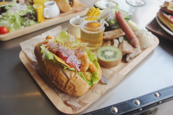 台中美食｜午街貳拾-台中高質感咖啡廳，從早到晚供應美味餐點