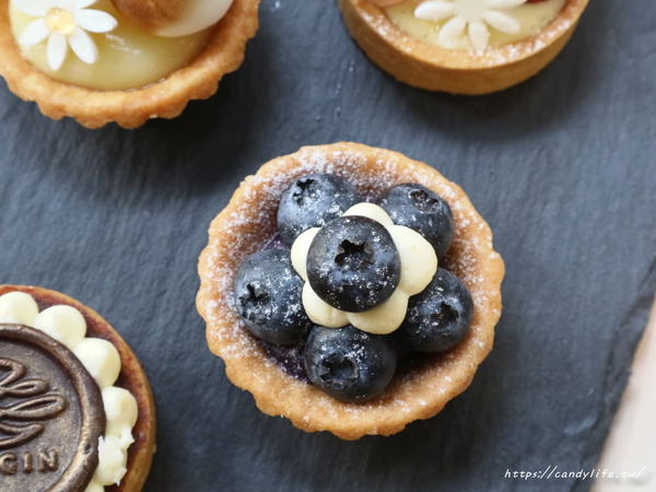 KAKA Pâtisserie・法式甜點・外燴:台中美食│KAKA Pâtisserie・法式甜點・外燴〃隱身在弄裡的可愛法式甜點,mini小塔可愛又好吃~