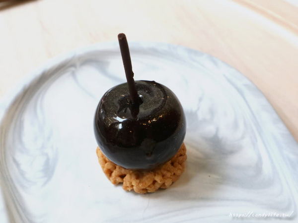 KAKA Pâtisserie・法式甜點・外燴:台中美食│KAKA Pâtisserie・法式甜點・外燴〃隱身在弄裡的可愛法式甜點,mini小塔可愛又好吃~