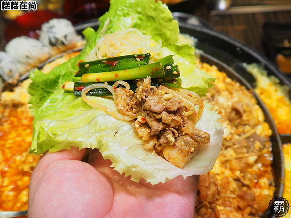 糕糕在尚(豐原店)： 糕糕在尚豐原店不只有韓國烤肉，澎湃的豆腐鍋，肉片堆起來像座小山！