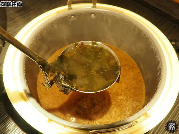 糕糕在尚(豐原店)： 糕糕在尚豐原店不只有韓國烤肉，澎湃的豆腐鍋，肉片堆起來像座小山！