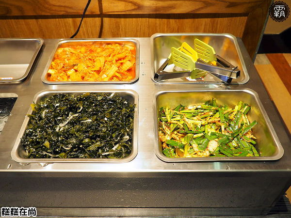 糕糕在尚(豐原店)： 糕糕在尚豐原店不只有韓國烤肉，澎湃的豆腐鍋，肉片堆起來像座小山！