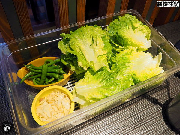 糕糕在尚(豐原店)： 糕糕在尚豐原店不只有韓國烤肉，澎湃的豆腐鍋，肉片堆起來像座小山！