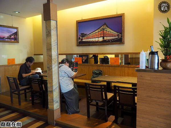 糕糕在尚(豐原店)： 糕糕在尚豐原店不只有韓國烤肉，澎湃的豆腐鍋，肉片堆起來像座小山！