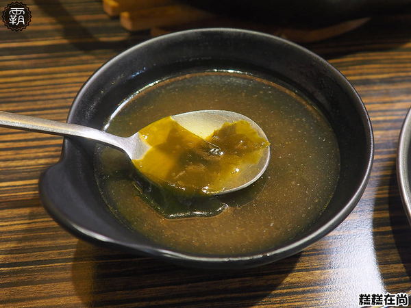 糕糕在尚(豐原店)： 糕糕在尚豐原店不只有韓國烤肉，澎湃的豆腐鍋，肉片堆起來像座小山！