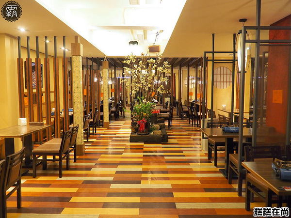 糕糕在尚(豐原店)： 糕糕在尚豐原店不只有韓國烤肉，澎湃的豆腐鍋，肉片堆起來像座小山！