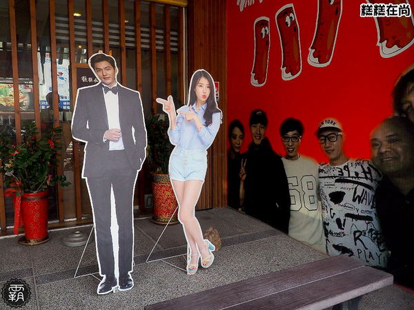 糕糕在尚(豐原店)： 糕糕在尚豐原店不只有韓國烤肉，澎湃的豆腐鍋，肉片堆起來像座小山！