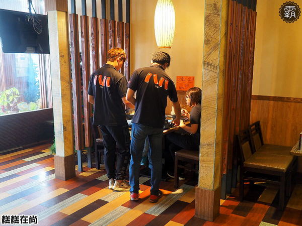 糕糕在尚(豐原店)： 糕糕在尚豐原店不只有韓國烤肉，澎湃的豆腐鍋，肉片堆起來像座小山！