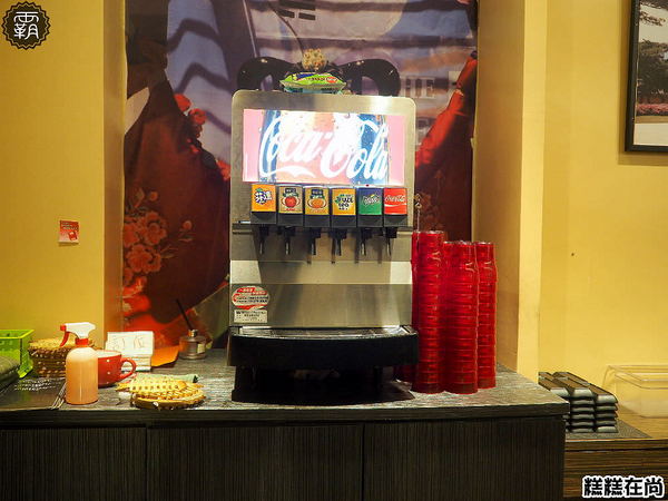 糕糕在尚(豐原店)： 糕糕在尚豐原店不只有韓國烤肉，澎湃的豆腐鍋，肉片堆起來像座小山！