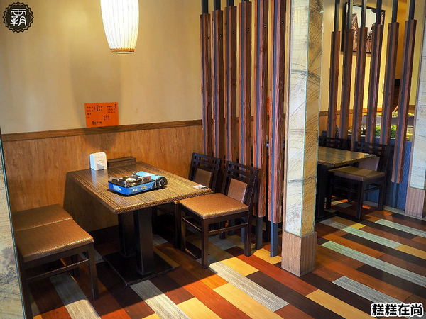 糕糕在尚(豐原店)： 糕糕在尚豐原店不只有韓國烤肉，澎湃的豆腐鍋，肉片堆起來像座小山！