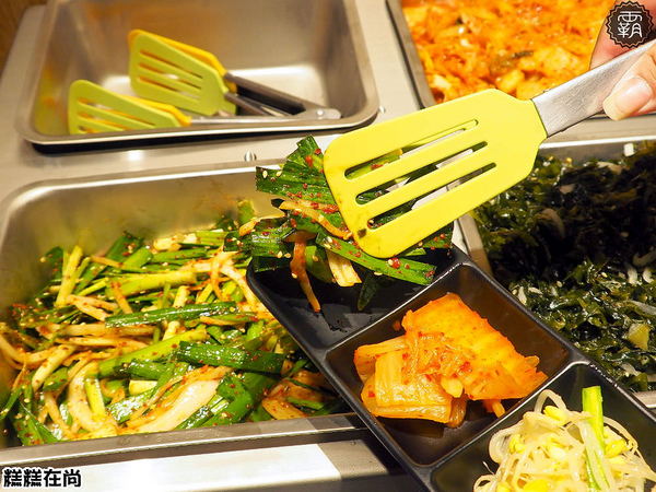 糕糕在尚(豐原店)： 糕糕在尚豐原店不只有韓國烤肉，澎湃的豆腐鍋，肉片堆起來像座小山！