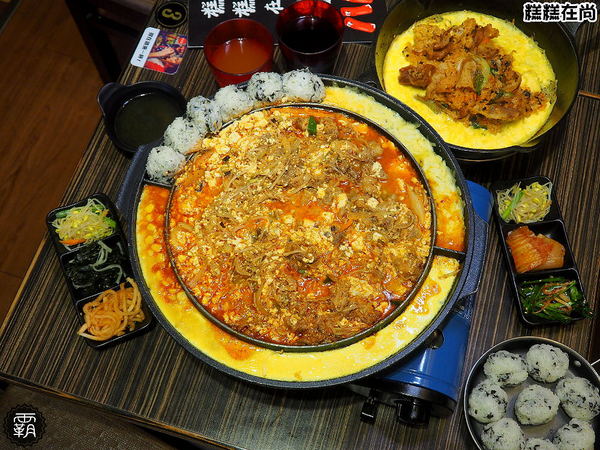 糕糕在尚(豐原店)： 糕糕在尚豐原店不只有韓國烤肉，澎湃的豆腐鍋，肉片堆起來像座小山！