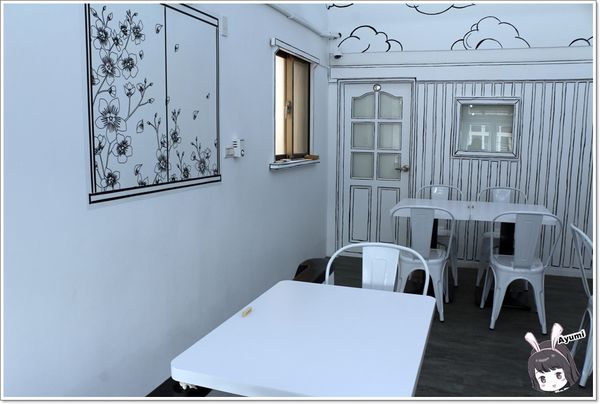 黑犬 Black Doggy：[食記]►台北士林區◄超人氣漫畫風格餐廳－黑犬BLACK DOGGY /舒芙蕾歐姆蛋系列/日式舒芙蕾/小犬氣泡飲/奶油空心餅