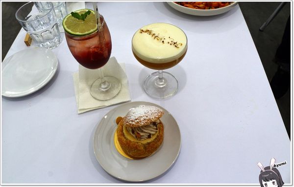 黑犬 Black Doggy：[食記]►台北士林區◄超人氣漫畫風格餐廳－黑犬BLACK DOGGY /舒芙蕾歐姆蛋系列/日式舒芙蕾/小犬氣泡飲/奶油空心餅