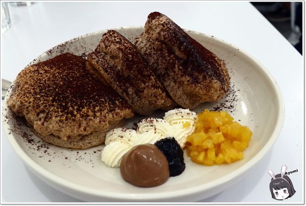 黑犬 Black Doggy：[食記]►台北士林區◄超人氣漫畫風格餐廳－黑犬BLACK DOGGY /舒芙蕾歐姆蛋系列/日式舒芙蕾/小犬氣泡飲/奶油空心餅