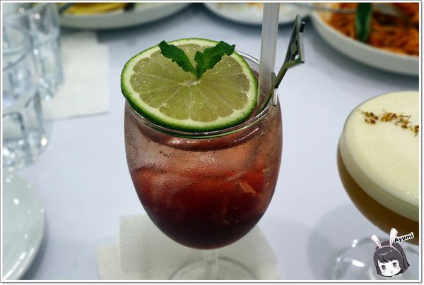 黑犬 Black Doggy：[食記]►台北士林區◄超人氣漫畫風格餐廳－黑犬BLACK DOGGY /舒芙蕾歐姆蛋系列/日式舒芙蕾/小犬氣泡飲/奶油空心餅