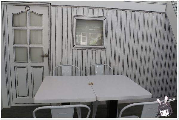 黑犬 Black Doggy：[食記]►台北士林區◄超人氣漫畫風格餐廳－黑犬BLACK DOGGY /舒芙蕾歐姆蛋系列/日式舒芙蕾/小犬氣泡飲/奶油空心餅