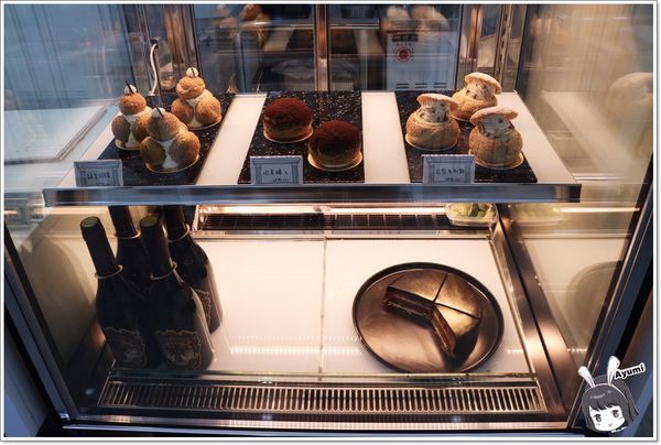 黑犬 Black Doggy：[食記]►台北士林區◄超人氣漫畫風格餐廳－黑犬BLACK DOGGY /舒芙蕾歐姆蛋系列/日式舒芙蕾/小犬氣泡飲/奶油空心餅