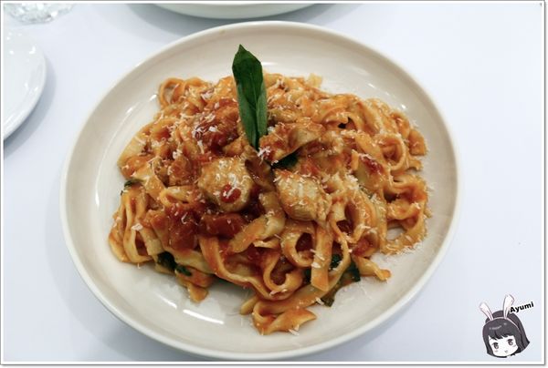 黑犬 Black Doggy：[食記]►台北士林區◄超人氣漫畫風格餐廳－黑犬BLACK DOGGY /舒芙蕾歐姆蛋系列/日式舒芙蕾/小犬氣泡飲/奶油空心餅