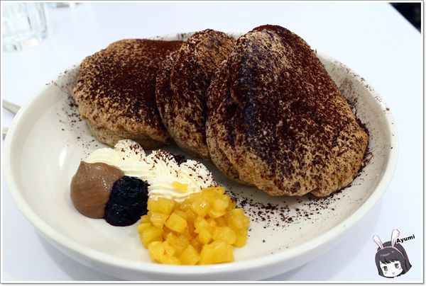 黑犬 Black Doggy：[食記]►台北士林區◄超人氣漫畫風格餐廳－黑犬BLACK DOGGY /舒芙蕾歐姆蛋系列/日式舒芙蕾/小犬氣泡飲/奶油空心餅