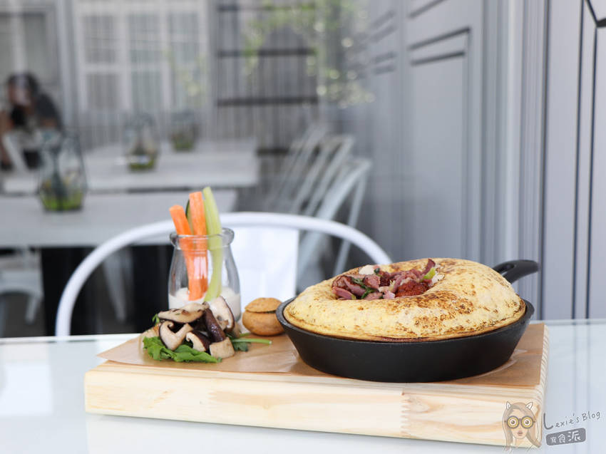 士林餐廳推薦》黑犬-黑白漫畫風餐廳,又美又好吃的清新空間 - Lexies Blog,寫食派