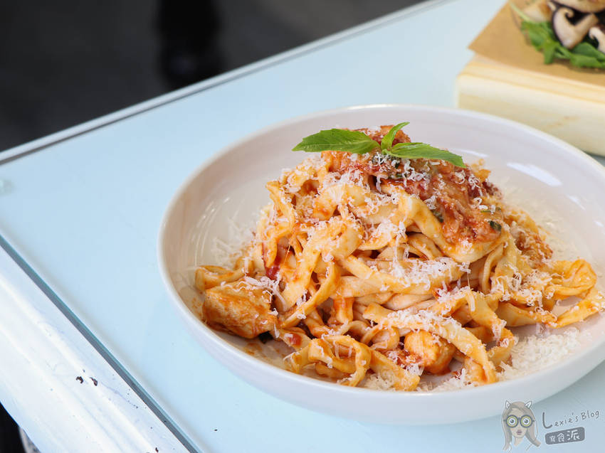 士林餐廳推薦》黑犬-黑白漫畫風餐廳,又美又好吃的清新空間 - Lexies Blog,寫食派